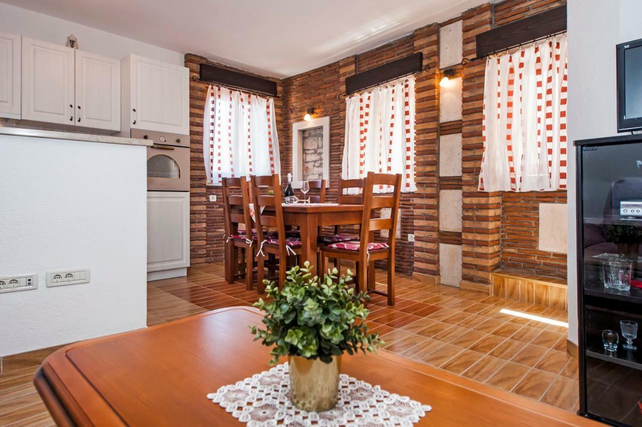 Guesthouse Ancient Stone Ровинь Экстерьер фото