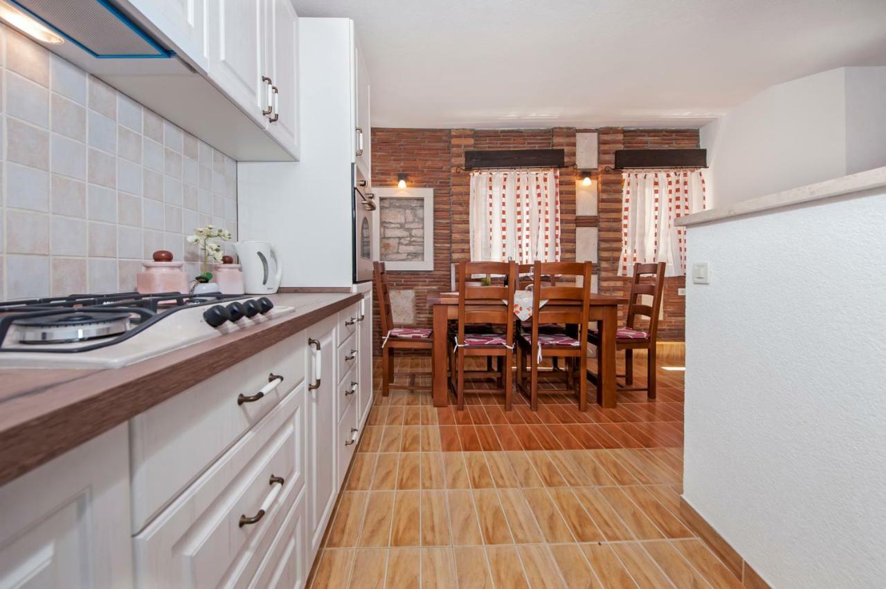 Guesthouse Ancient Stone Ровинь Экстерьер фото